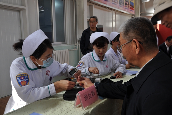 歲歲重陽_今又重陽————集團舉行慶國慶、迎重陽_關愛老年人健康知識講座暨文藝演出