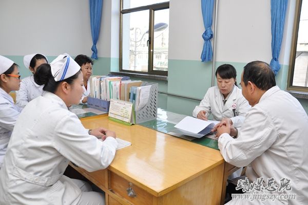 “情系西北__惠及百姓”全國醫(yī)學(xué)專家走基層大型公益活動_走進集團公司總醫(yī)院