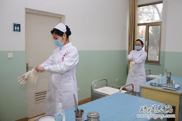 護(hù)理部舉辦新護(hù)士技能操作比賽