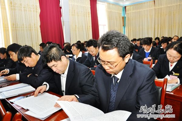 總醫(yī)院十四屆二次職代會、二〇一五年工作會暨二〇一四年度“雙文明”表彰會勝利召開