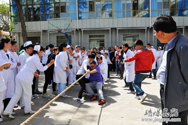 總醫(yī)院工會(huì)舉辦慶五一職工拔河比賽