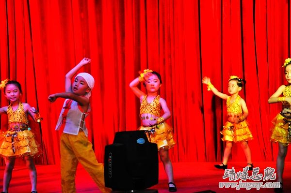 舞動(dòng)青春   成就夢(mèng)想——總醫(yī)院舉辦第十四屆“金秋助學(xué)”文藝晚會(huì)