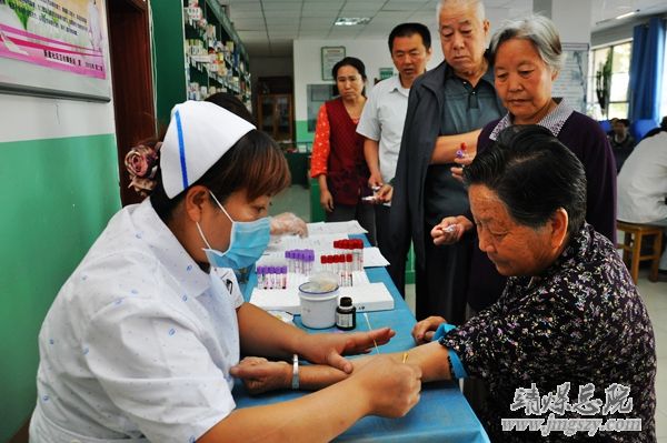 總醫(yī)院新建社區(qū)為65歲以上老人免費(fèi)體檢