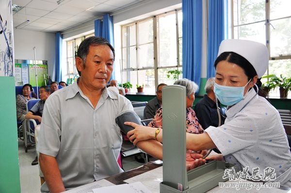 總醫(yī)院新建社區(qū)為65歲以上老人免費(fèi)體檢