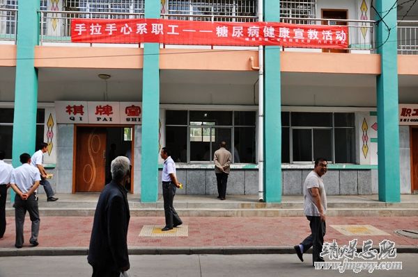 心連心情系職工健康體檢總醫(yī)院黨支部在行動------總醫(yī)院內(nèi)科黨支部、紅會一礦醫(yī)院黨支部在開展職工健康體檢活動