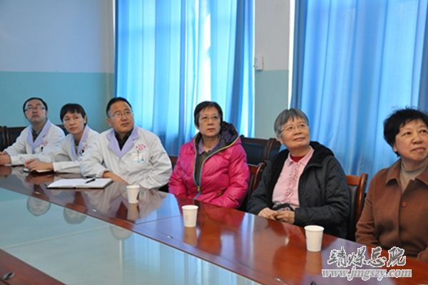 衛(wèi)生部臨檢中心返聘專家、原總醫(yī)院職工谷小林一行來院參觀
