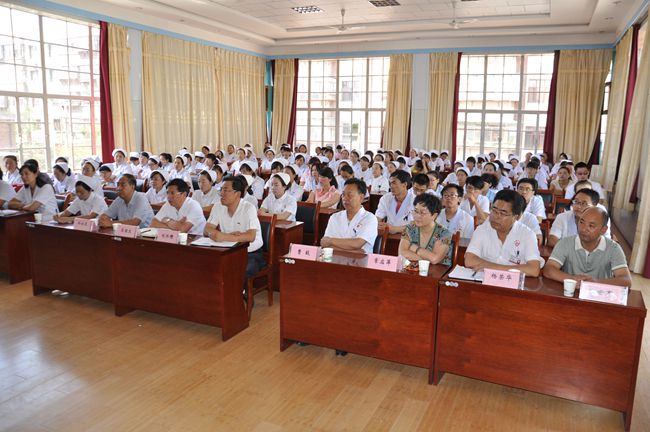 青春在奉獻(xiàn)中飛揚(yáng)___夢(mèng)想在奮斗中閃光